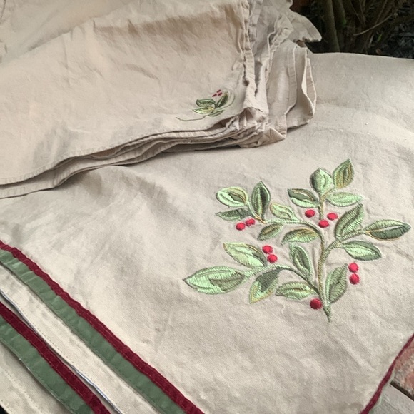 Dinner Table cover tablecloth and 12 table napkins berry linen blend set tan red - Picture 9 of 9